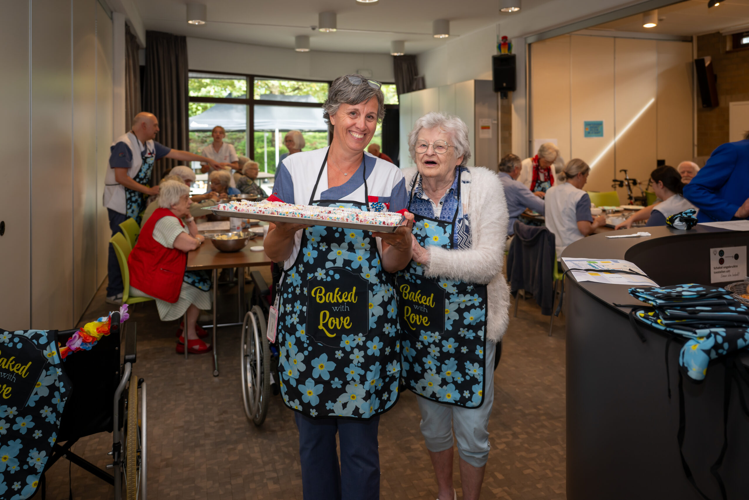 Bewoners van WZC Cantershof bakken voor Alzheimeronderzoek